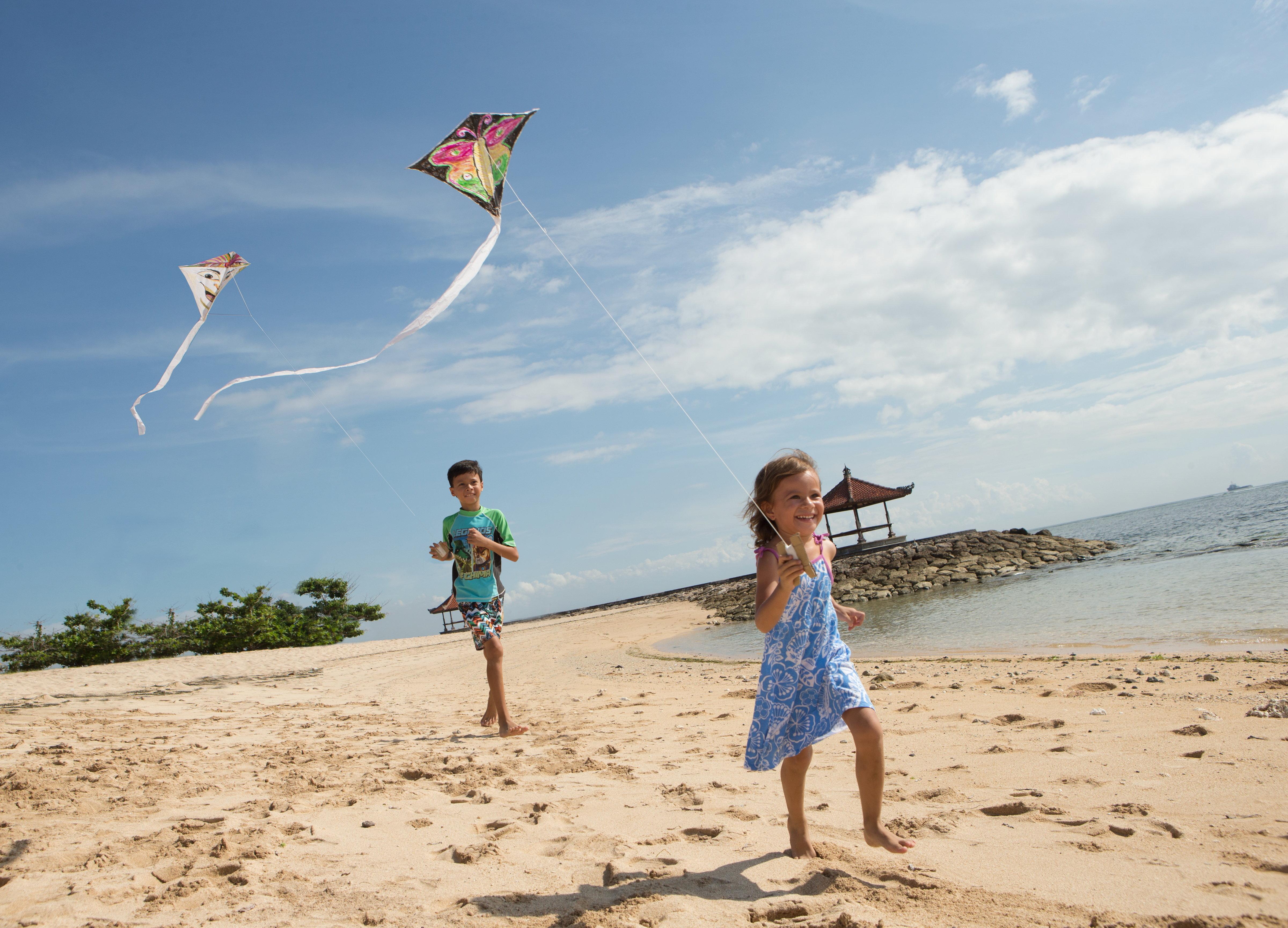Holiday Inn Resort Bali Nusa Dua By Ihg Exterior photo Children playing with kites on a beach
