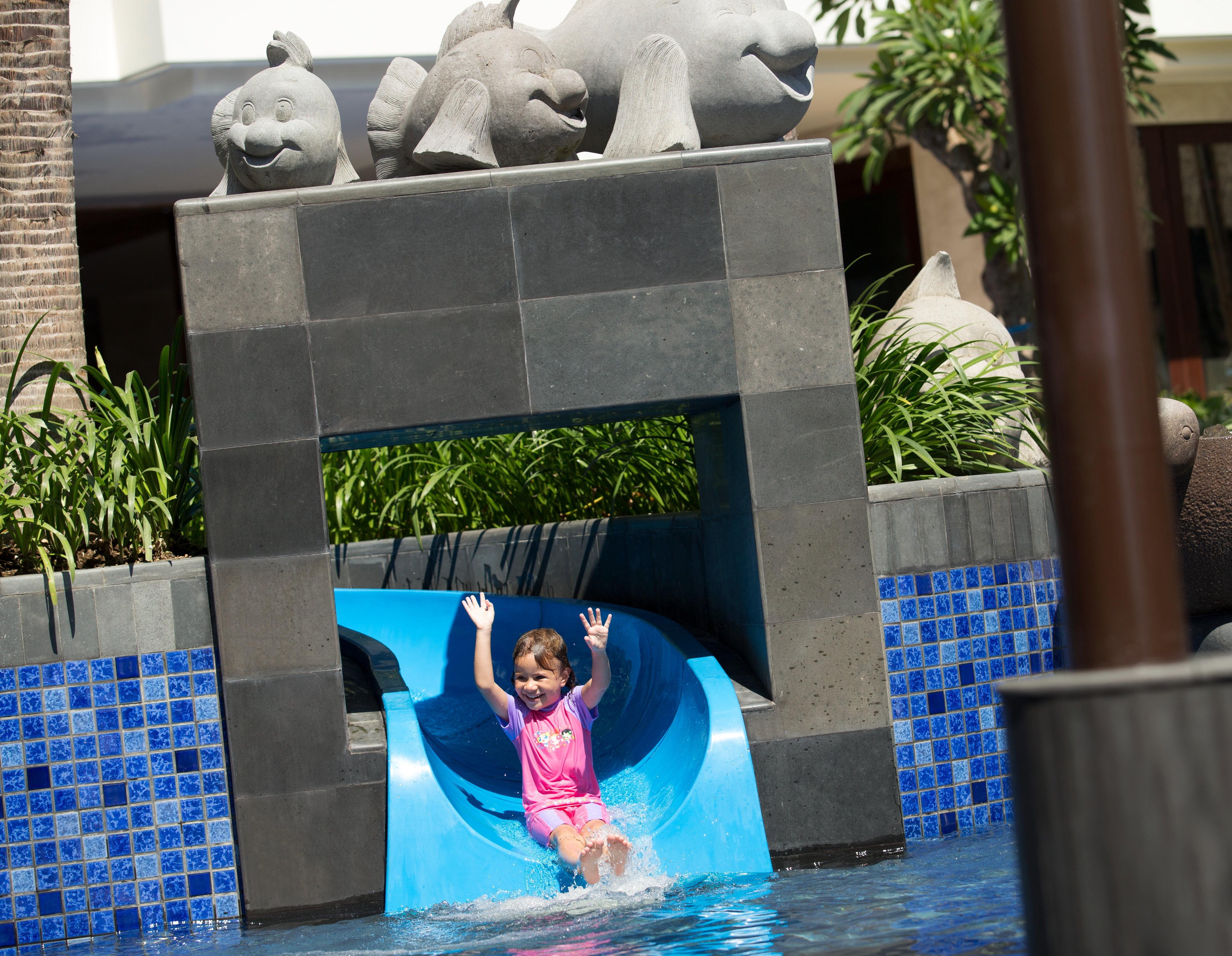 Holiday Inn Resort Bali Nusa Dua By Ihg Exterior photo A child playing at the water park
