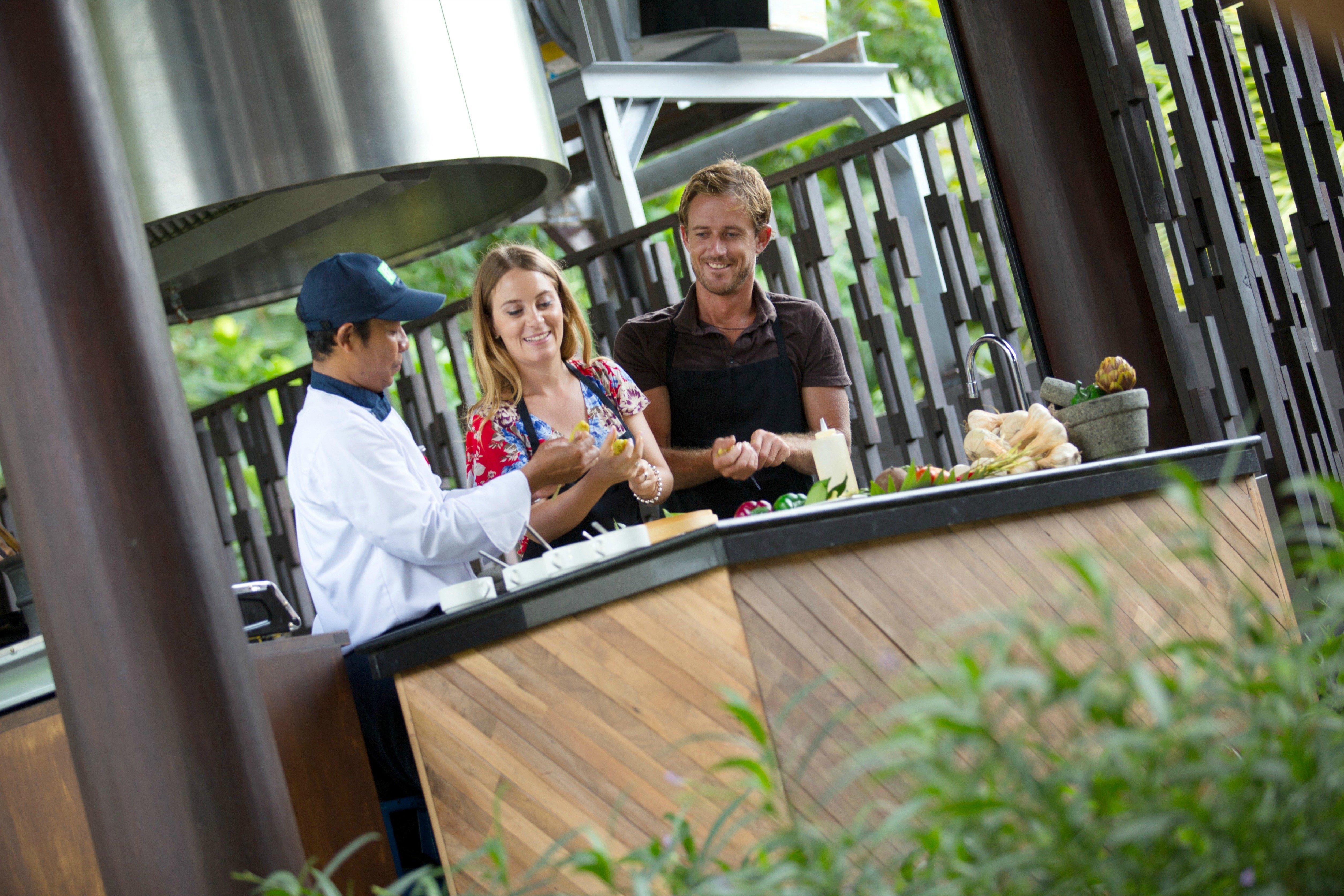 Holiday Inn Resort Bali Nusa Dua By Ihg Exterior photo Cooking class at the Cooking Academy