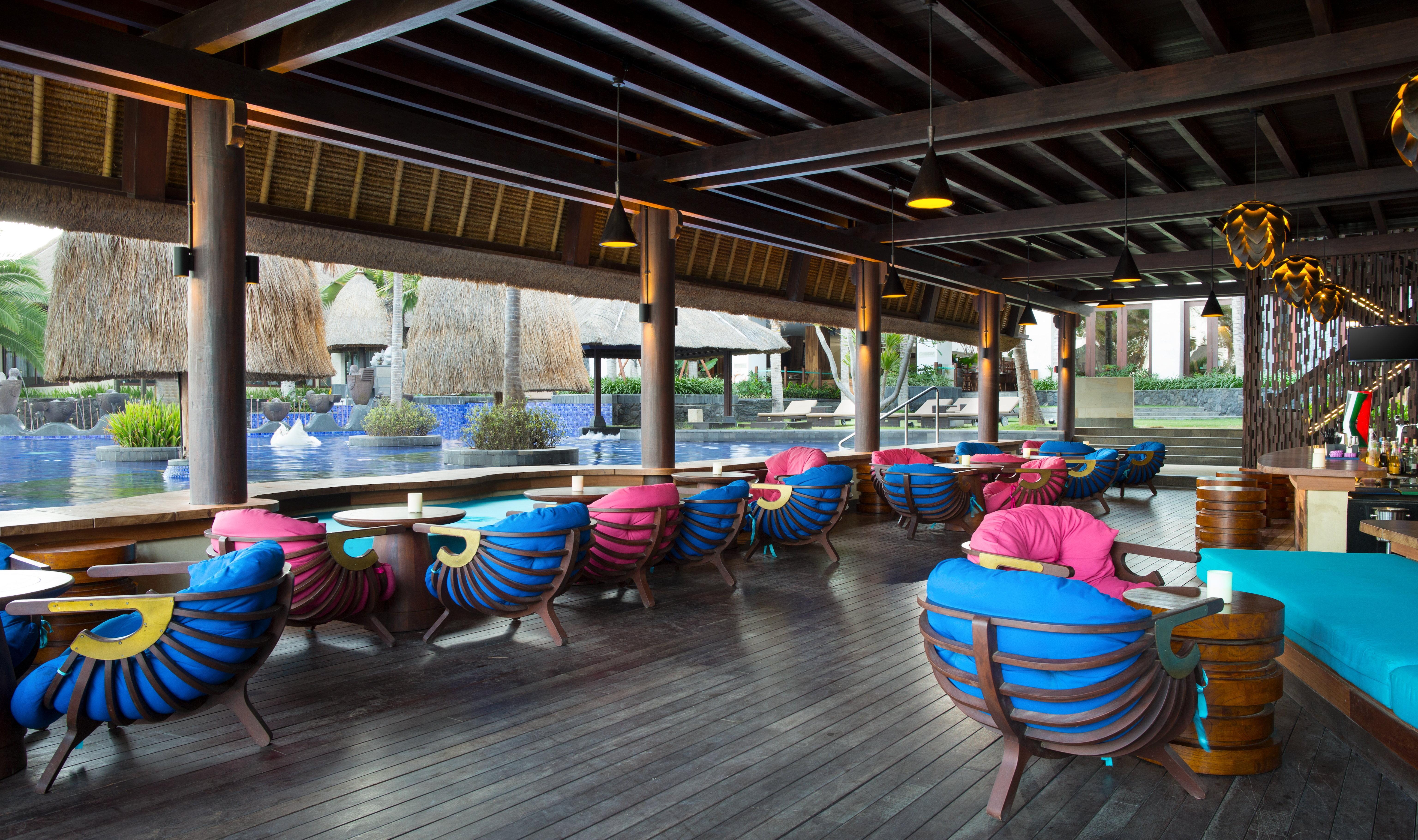 Holiday Inn Resort Bali Nusa Dua By Ihg Exterior photo The Deck