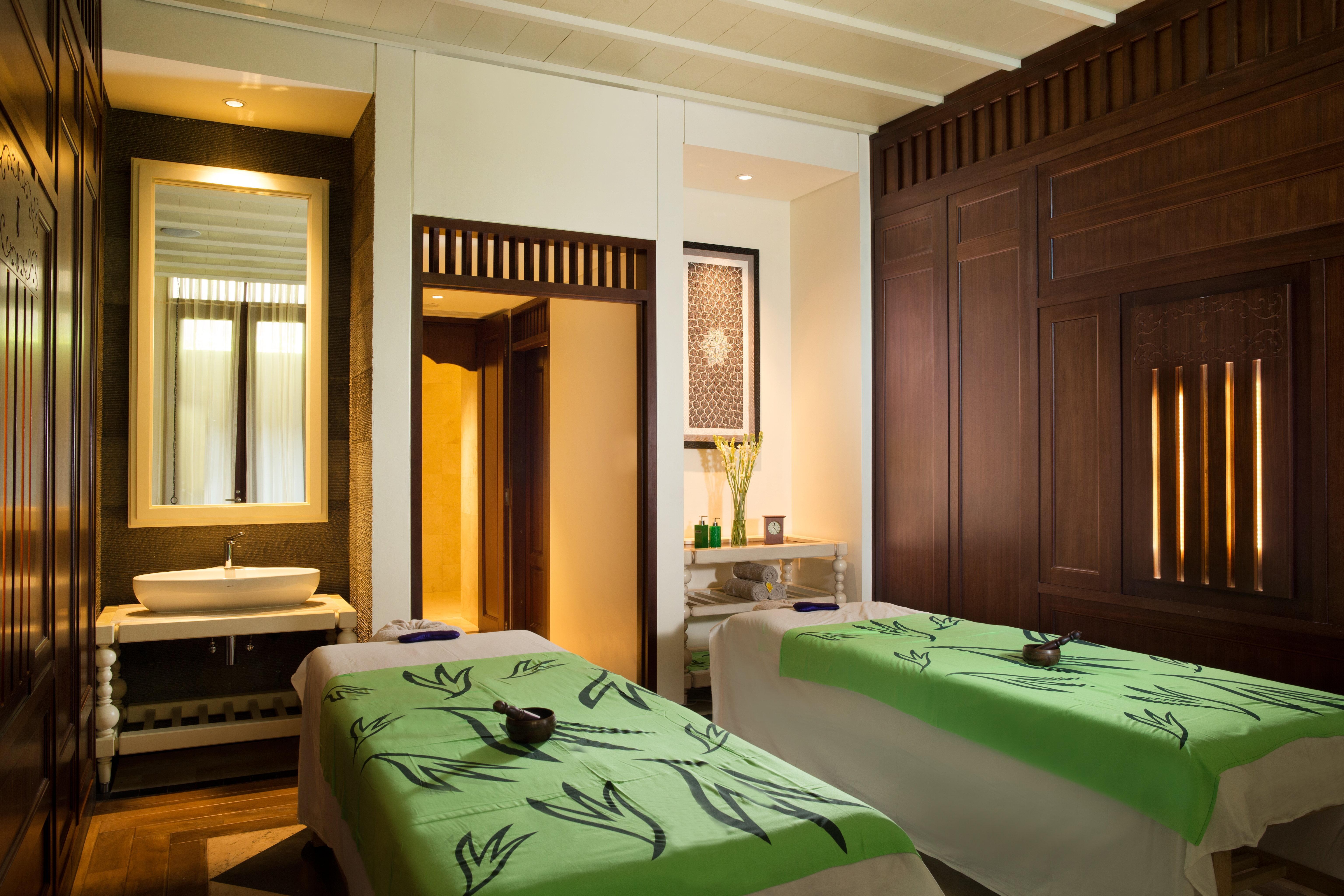 Holiday Inn Resort Bali Nusa Dua By Ihg Exterior photo A spa treatment room