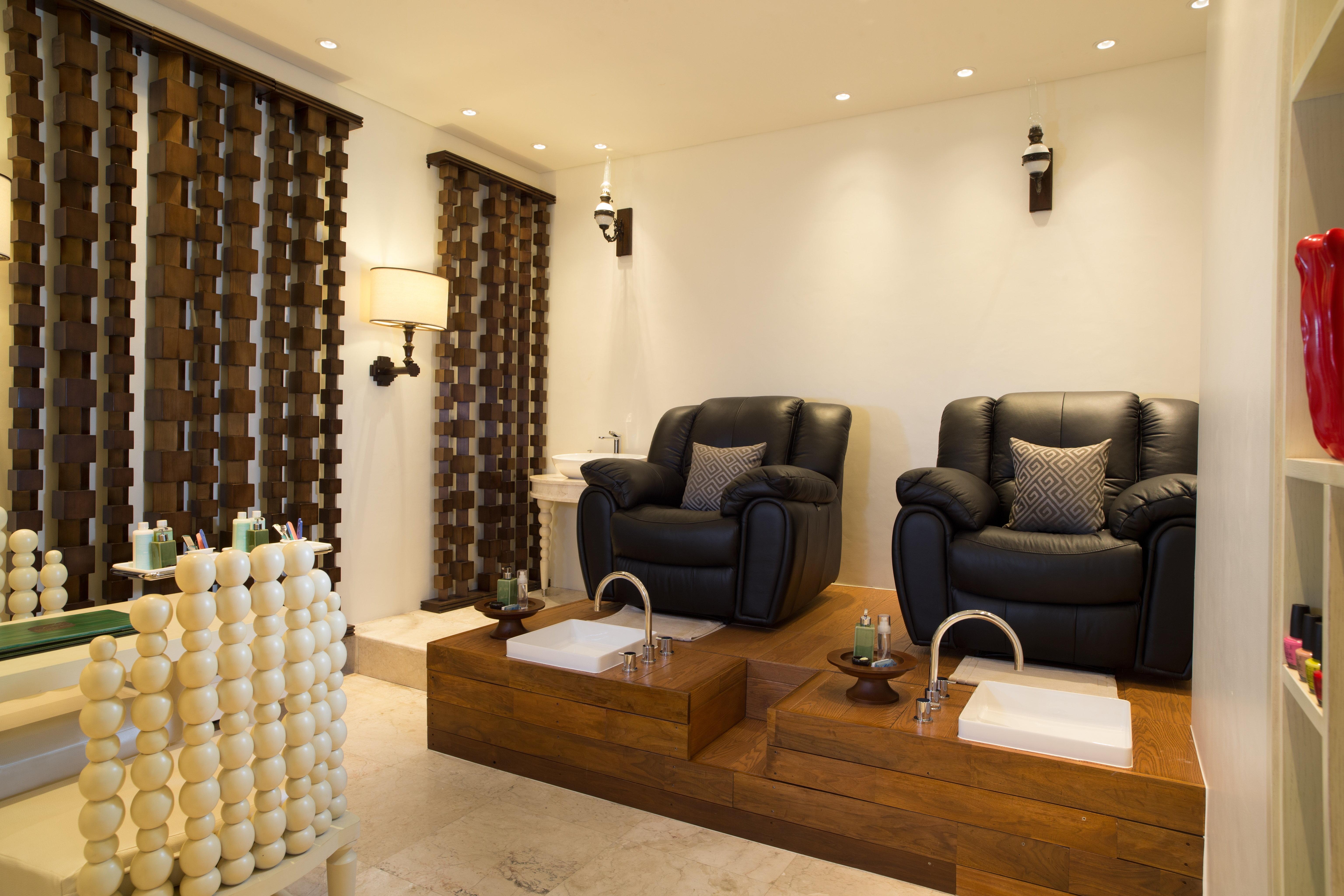Holiday Inn Resort Bali Nusa Dua By Ihg Exterior photo A pedicure room