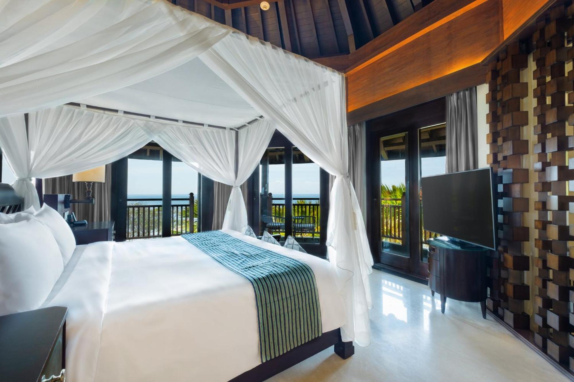 Holiday Inn Resort Bali Nusa Dua By Ihg Exterior photo A bedroom at the W Retreats & Spa, Maldives