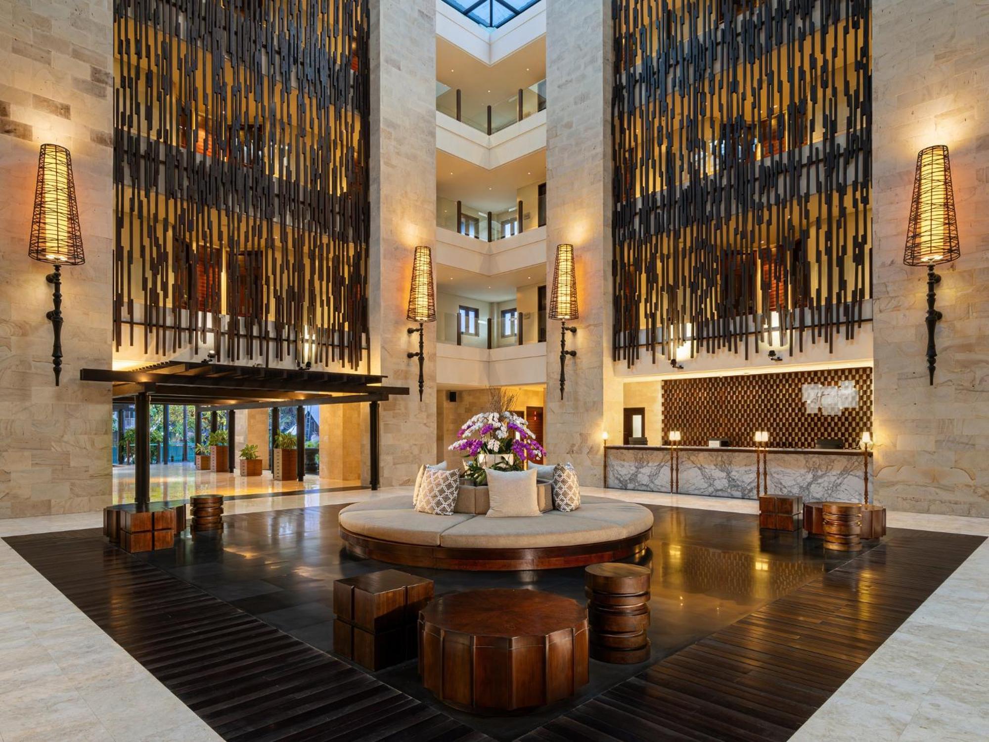 Holiday Inn Resort Bali Nusa Dua By Ihg Exterior photo The lobby of the hotel