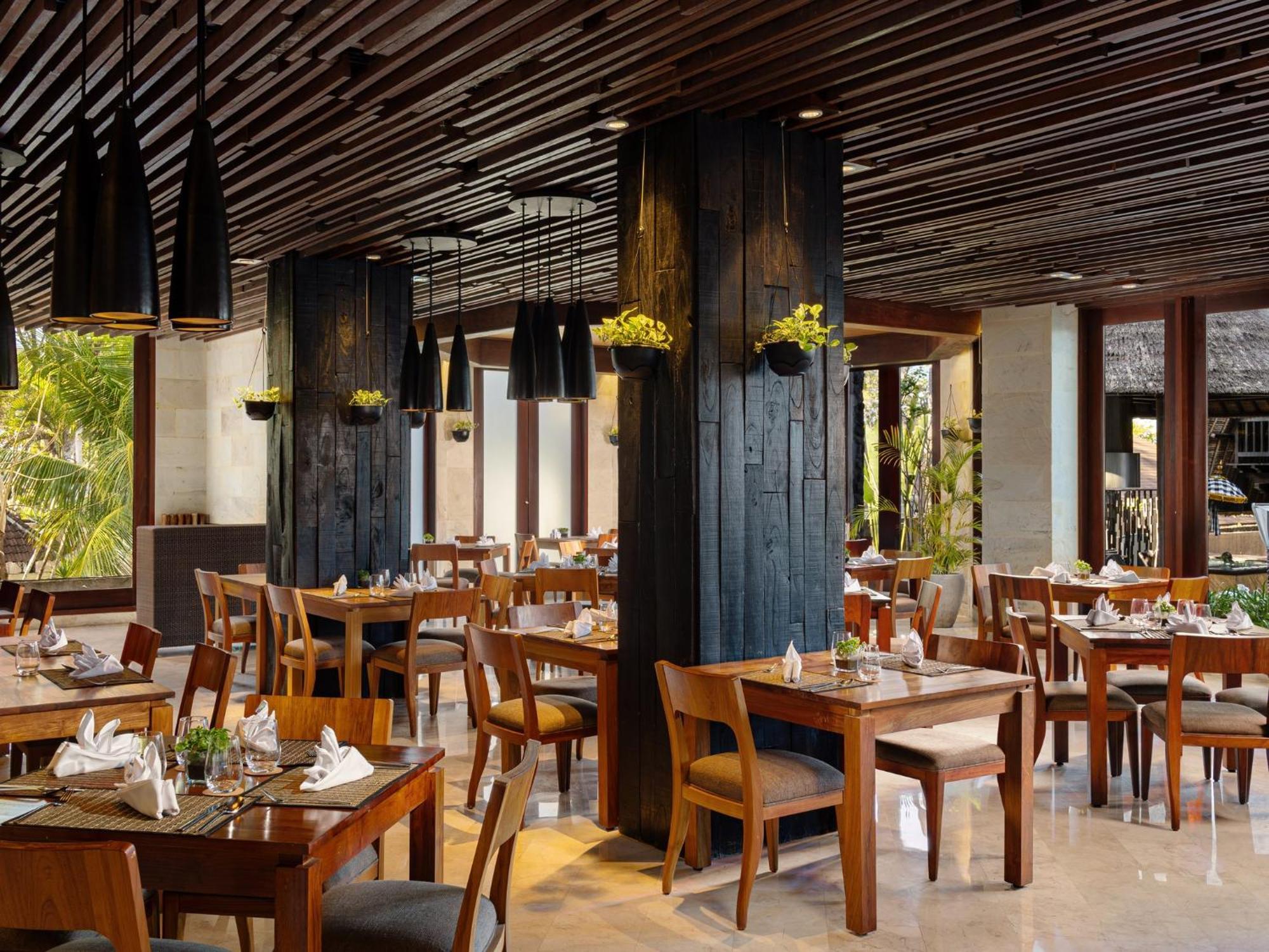 Holiday Inn Resort Bali Nusa Dua By Ihg Exterior photo The restaurant at the hotel