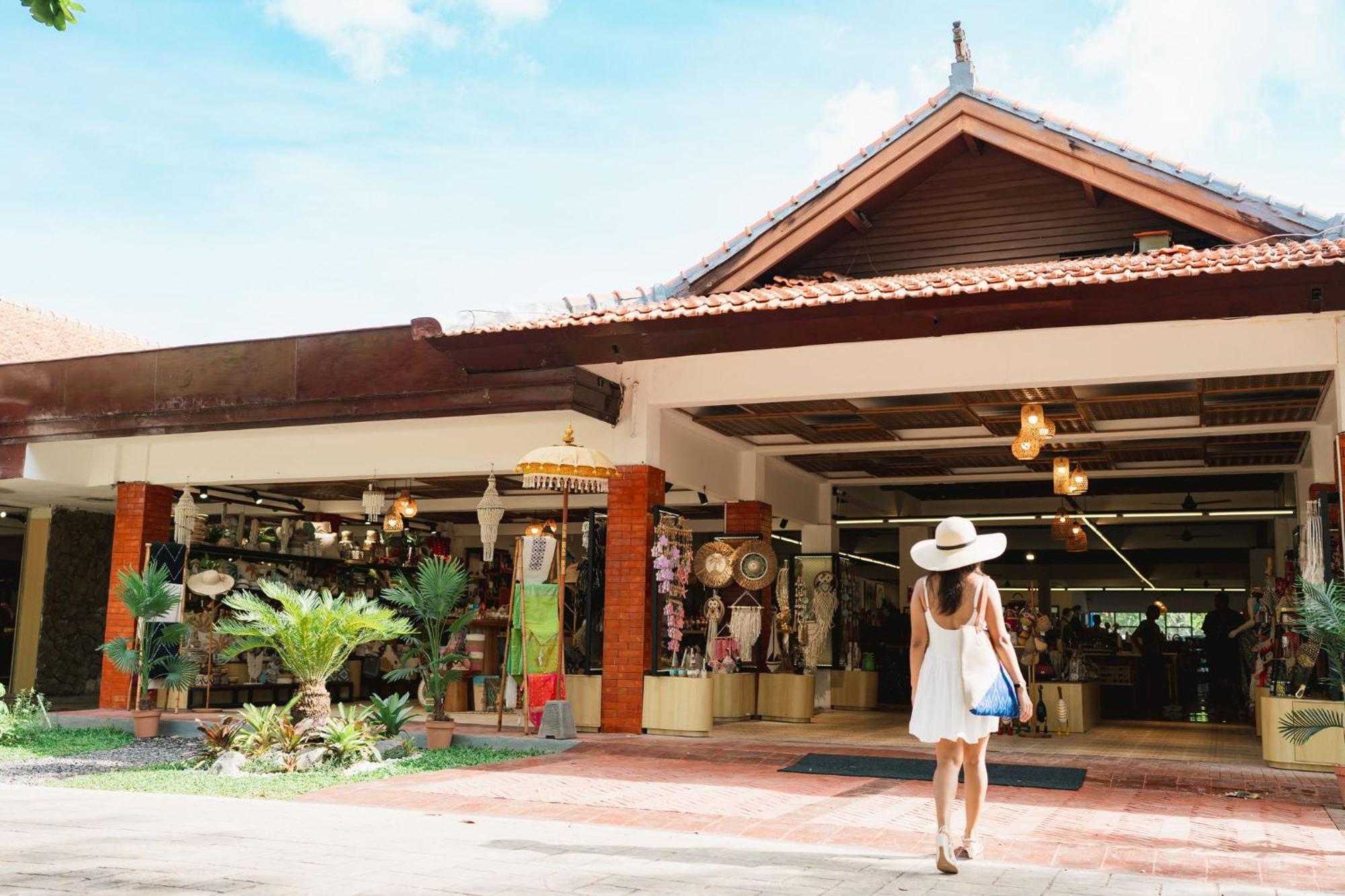 Holiday Inn Resort Bali Nusa Dua By Ihg Exterior photo The Village