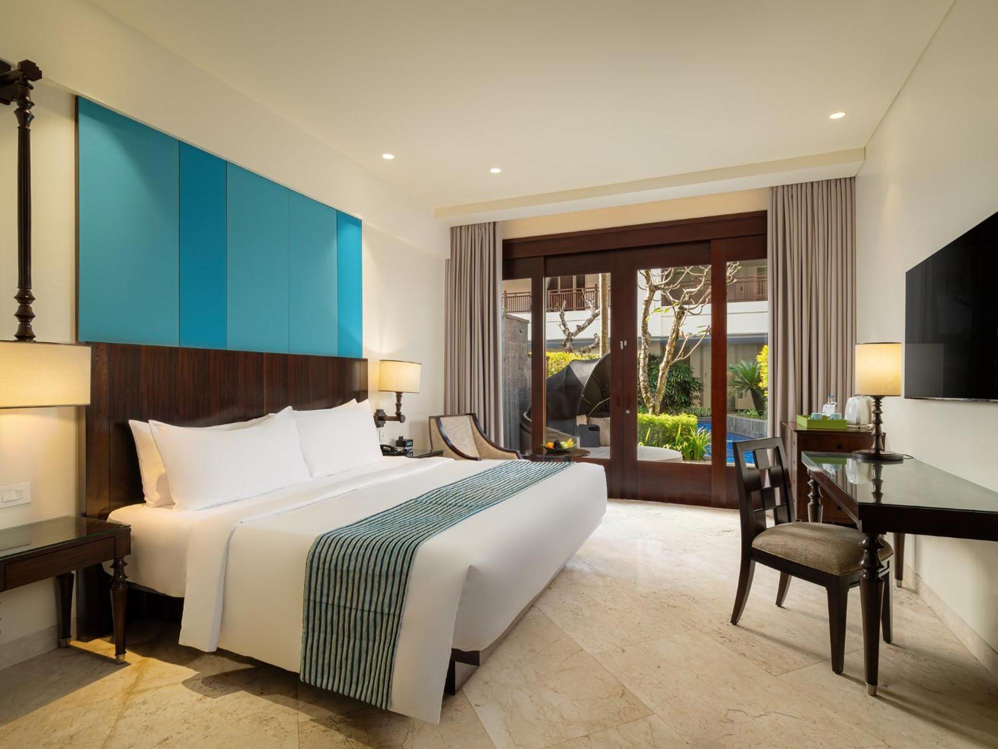 Holiday Inn Resort Bali Nusa Dua By Ihg Exterior photo Deluxe Pool Access